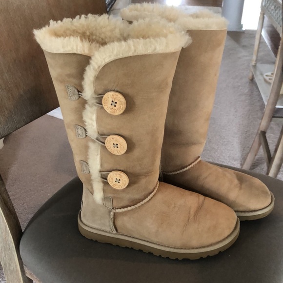 Ugg Boots. Bailey Button Triplet style. Size 6 - Picture 3 of 11
